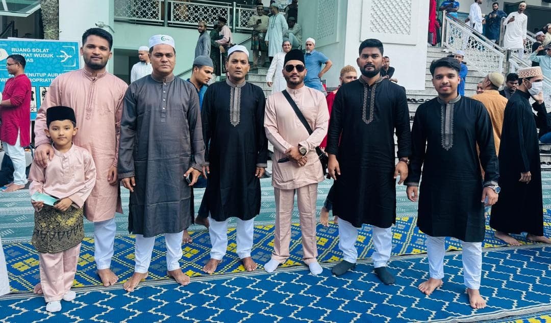 প্রবাসে ঈদের তাকবিরেই চোখের কোণায় জল টলমল