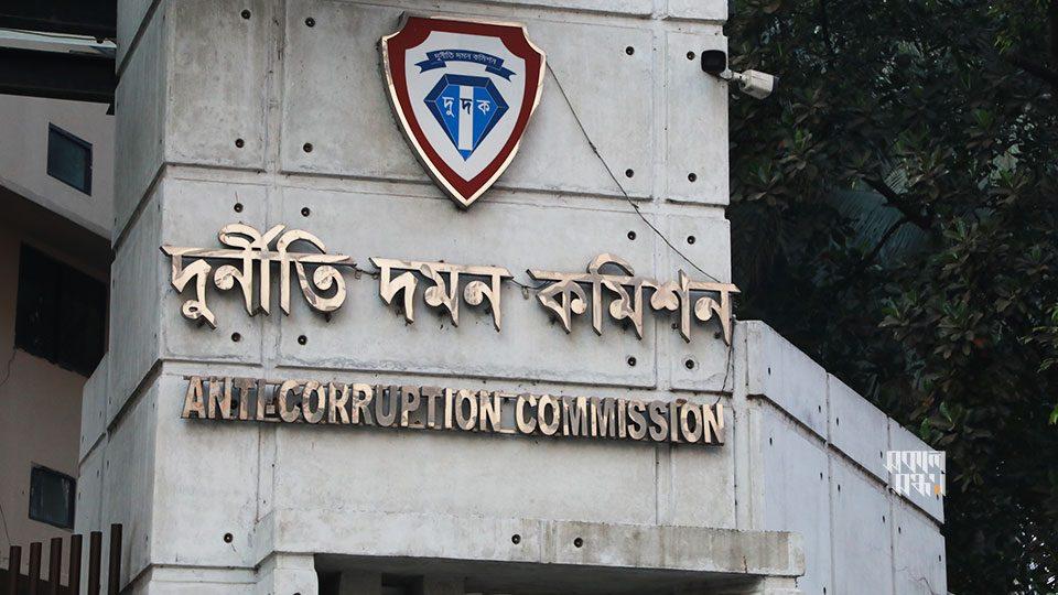 নগদের নিয়োগে অনিয়মের সত্যতা মিলেছে, স্ত্রীসহ আতিক মোর্শেদকে দুদকে তলব