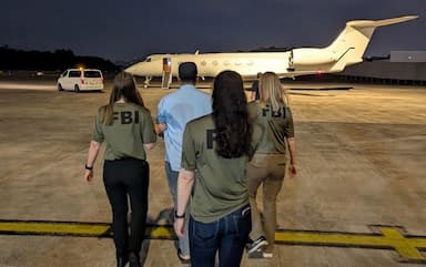 শিশু নিপীড়নের অভিযোগে মালয়েশিয়া থেকে এক বাংলাদেশিকে আটকের পর আমেরিকায় নিয়ে গেছে এফবিআই