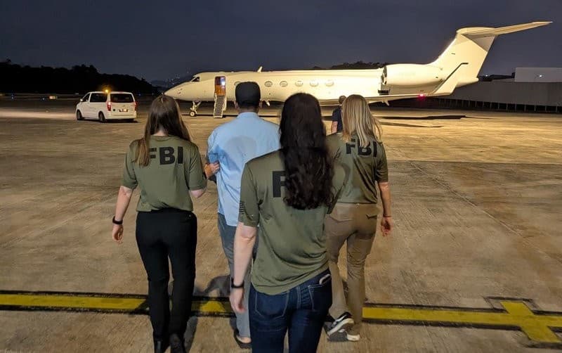 শিশু নিপীড়নের অভিযোগে মালয়েশিয়া থেকে এক বাংলাদেশিকে আটকের পর আমেরিকায় নিয়ে গেছে এফবিআই