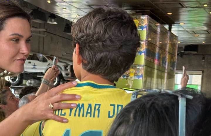ব্রাজিলিয়ানদের সাথে ব্রাজিলের খেলা