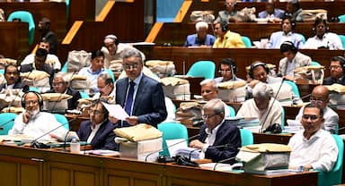প্রবাসী কর্মীদের কল্যাণে ‘প্রবাসী কার্ড’ চালুর ঘোষণা সরকারের