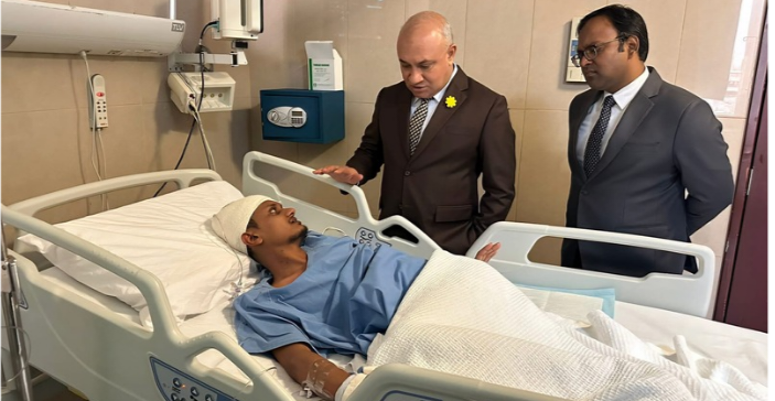 কুয়েতে অসুস্থ প্রবাসীদের দেখতে হাসপাতালে গেলেন রাষ্ট্রদূত