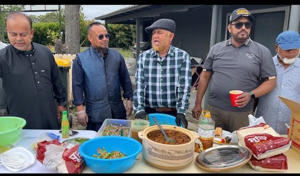 সিডনিতে স্পোর্টস ও ফান ডেতে প্রবাসী মোক্তার হোসেনের ঝালমুড়ি বিক্রি জনপ্রিয়তা পেয়েছে