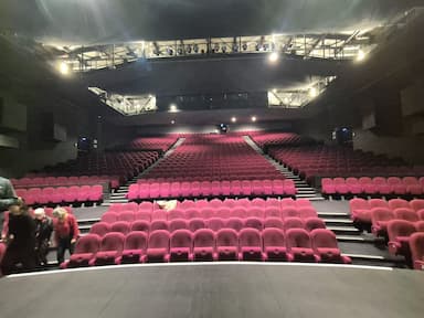 ফ্রান্সের পথে পথে: ল্য ক্রুসোর হৃদয়ে আধুনিক সাংস্কৃতিক স্পন্দন ল’আর্‌ক