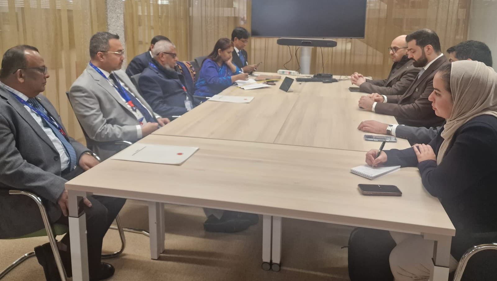 বাংলাদেশ থেকে জনশক্তি রপ্তানি বৃদ্ধি নিয়ে সৌদি উপমন্ত্রীর সঙ্গে আলোচনা