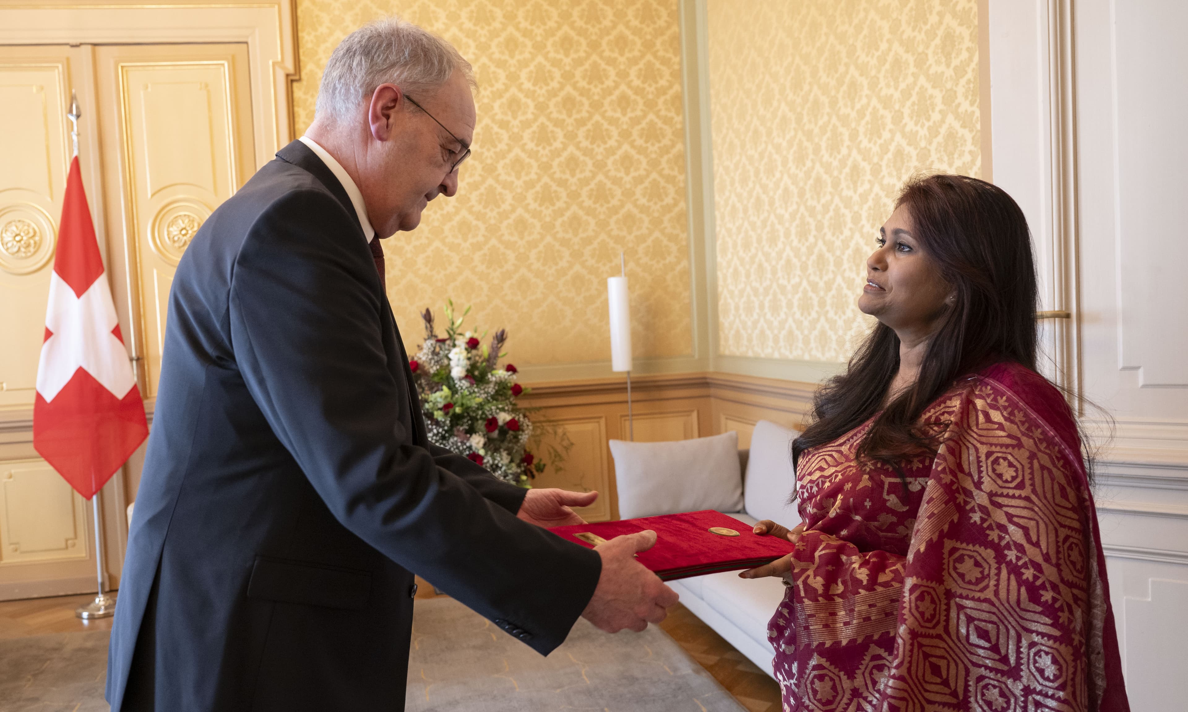 সুইস কনফেডারেশনের প্রেসিডেন্টের কাছে বাংলাদেশের রাষ্ট্রদূতের পরিচয়পত্র পেশ