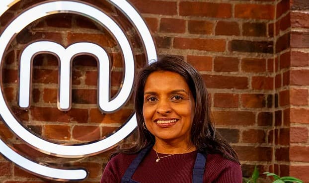 বাংলাদেশি সাবিনা পেঁয়াজু দিয়ে বাজিমাত করলেন মাস্টারশেফ ইউকেতে