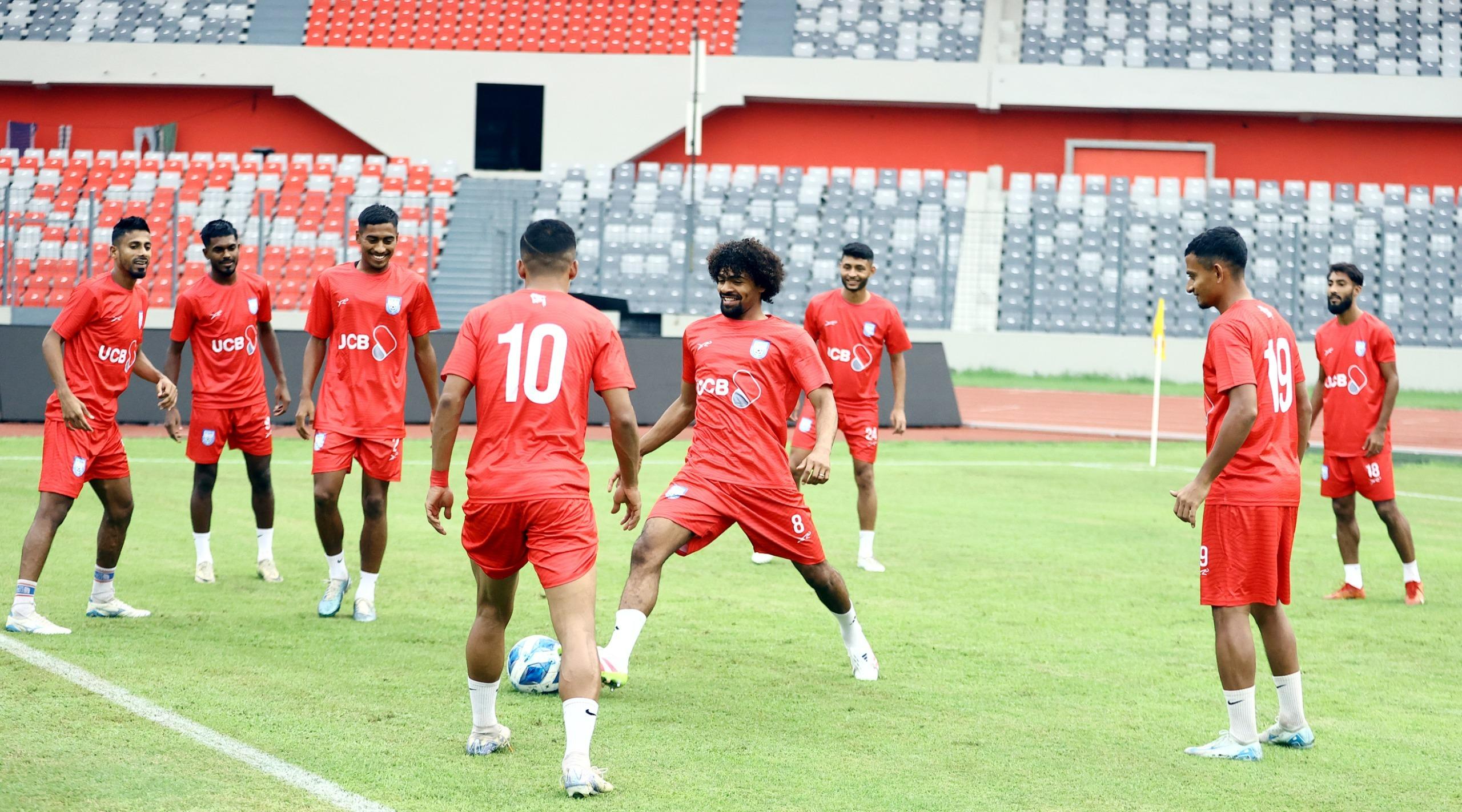 মেসি, জিদানদের স্মৃতির মাঠে হামজা চৌধুরী