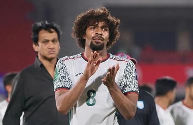 হামজা বলে গেলেন, ‘দল ও জাতি হিসেবে গর্বিত হতেই পারি’
