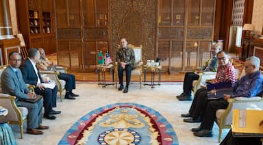 মালয়েশিয়ার প্রধানমন্ত্রীর সঙ্গে বৈঠক: বাংলাদেশি কর্মীদের জন্য শ্রমবাজার খোলা, স্বচ্ছ প্রক্রিয়া ও ব্যয় কমাতে সম্মতি