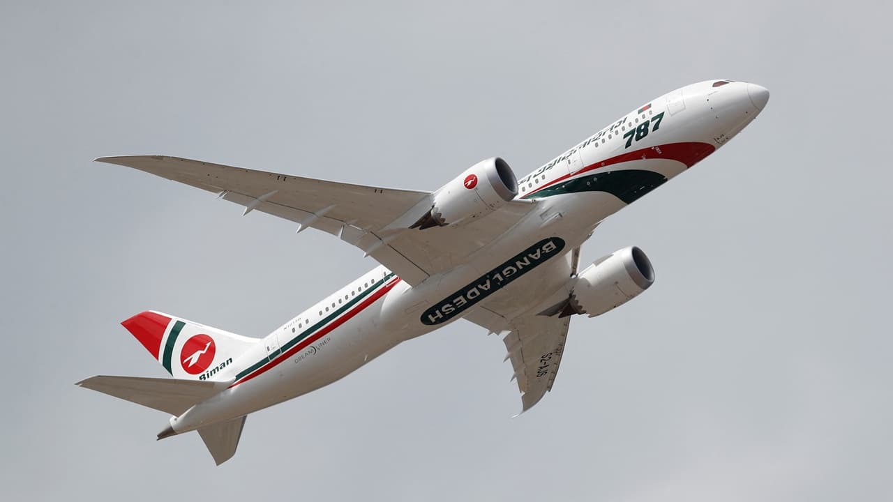 হজ মৌসুমে ২০ হাজার টাকায় বিমান বাংলাদেশে দেশে ফিরতে পারবেন সৌদিপ্রবাসীরা