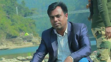 চাঁদাবাজি নিয়ে লাইভের পর সাংবাদিককে প্রকাশ্যে কুপিয়ে হত্যা