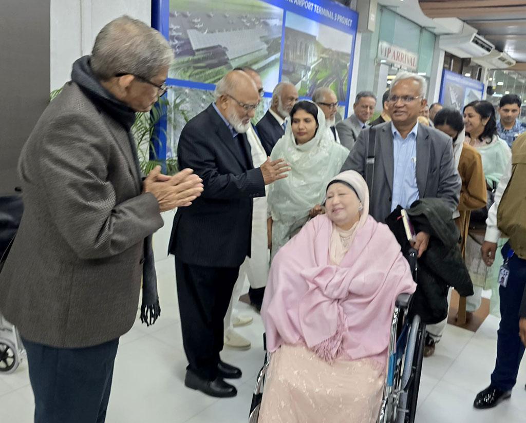 লন্ডনের উদ্দেশে যাত্রা করেছেন খালেদা জিয়া
