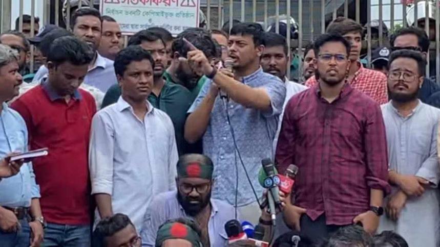 তিন উপদেষ্টাকে ‘বিএনপির মুখপাত্র’ আখ্যায়িত করে এনসিপি নেতার হুঁশিয়ারি
