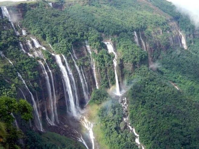 জল, মেঘ আর পাহাড়ের আলিঙ্গন: মেঘালয়ের সেভেন সিস্টার্স ফলস