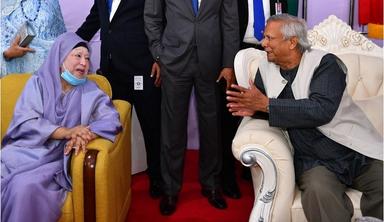 সেনাকুঞ্জে ড. ইউনূস-খালেদা জিয়া কুশল বিনিময়