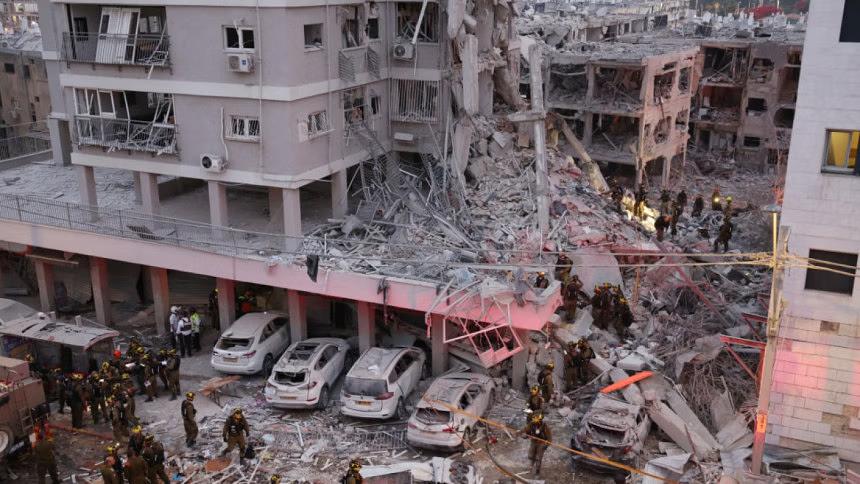 ইরানের হামলায় ইসরায়েলে অন্তত ৮ জন নিহত